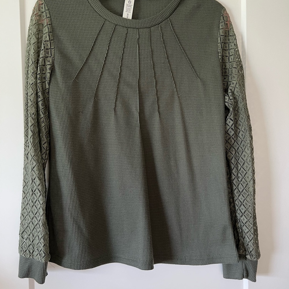 Women's Green Long Sleeve Top